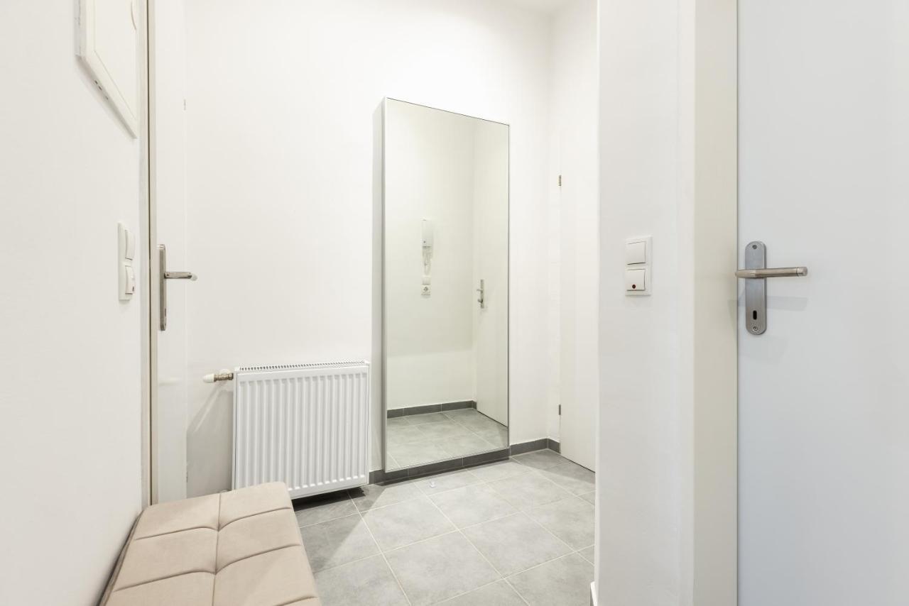 Cozy Apartment Steps Away From Subway Station Vienna Esterno foto